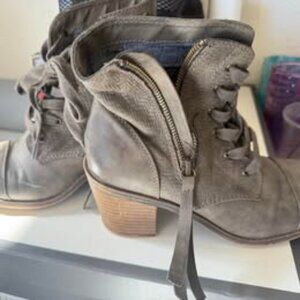 Roxy Ankle Boots – Size 7 – Great Condition